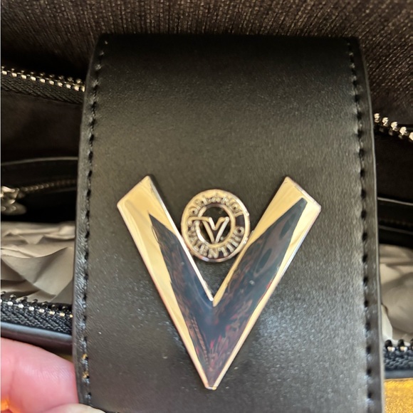 Valentina Black Shoulder Bag with Chunky Chain Strap and Curved Shape - Picture 8 of 13